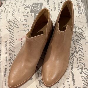 NISOLO W'S MIA EVERYDAY ANKLE BOOTIE size 9